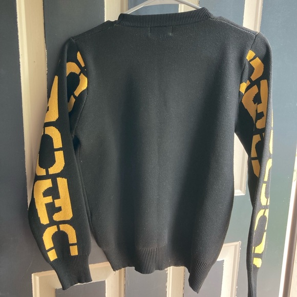 Black sweater with yellow Fendi  lettering - Picture 5 of 7